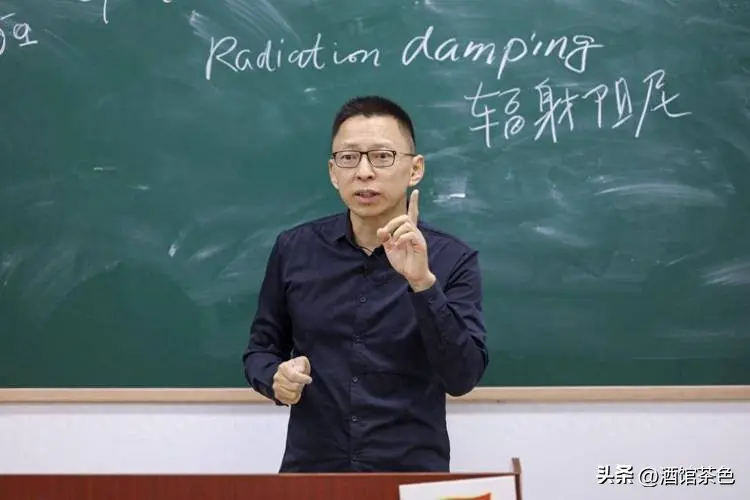 张朝阳身价亿万，62岁却仍未婚，弟弟早已出家，未来家产谁继承？