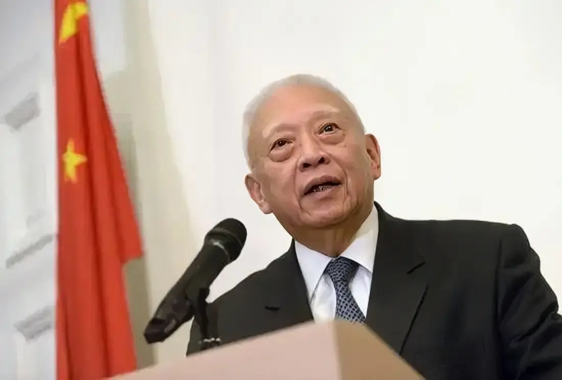 香港首任特首董建华逝世：一生胸怀家国，开创香江历史新局面。