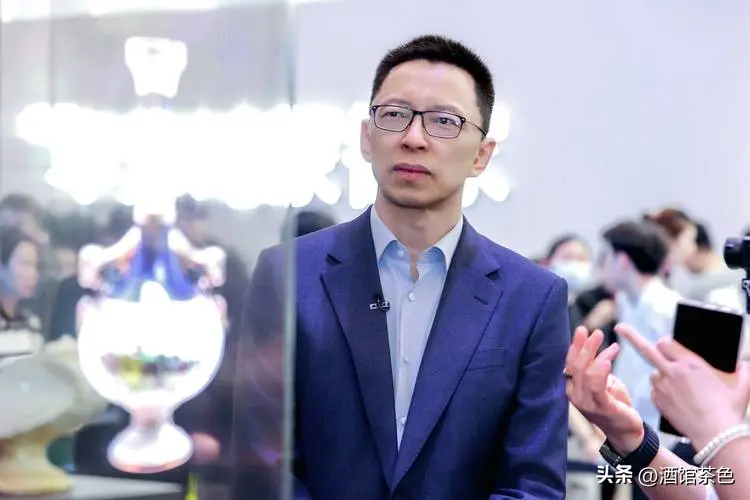 张朝阳身价亿万，62岁却仍未婚，弟弟早已出家，未来家产谁继承？