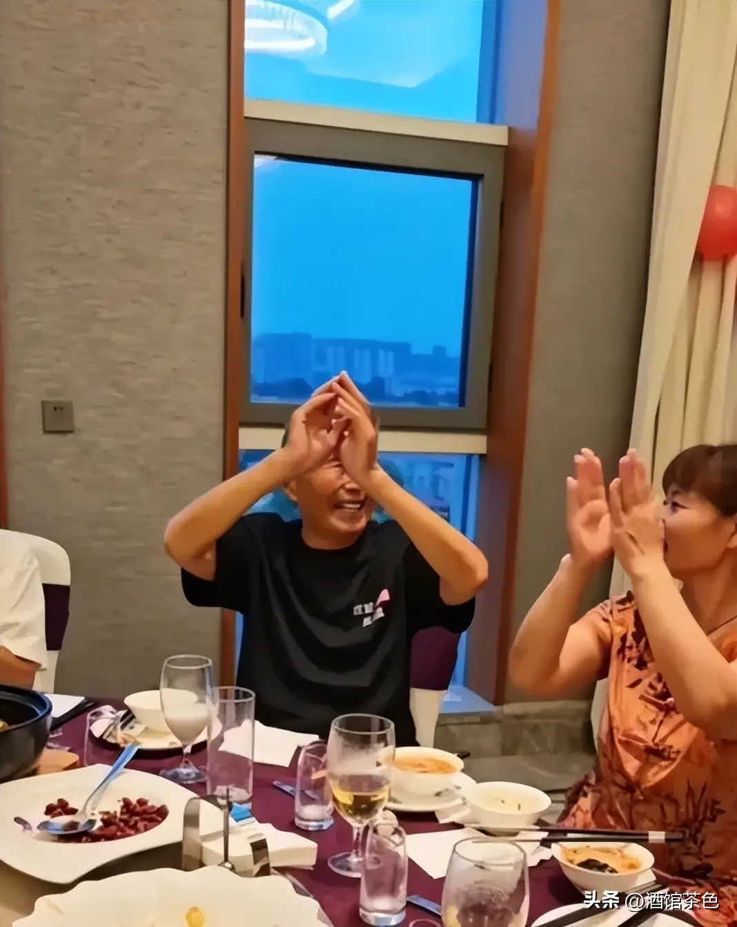 张朝阳身价亿万，62岁却仍未婚，弟弟早已出家，未来家产谁继承？