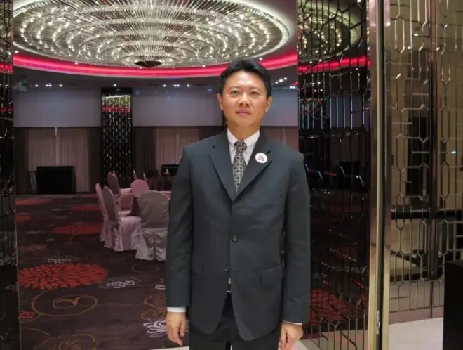 坐飞机别大意 55岁华人富豪长途飞行后 中风离世
