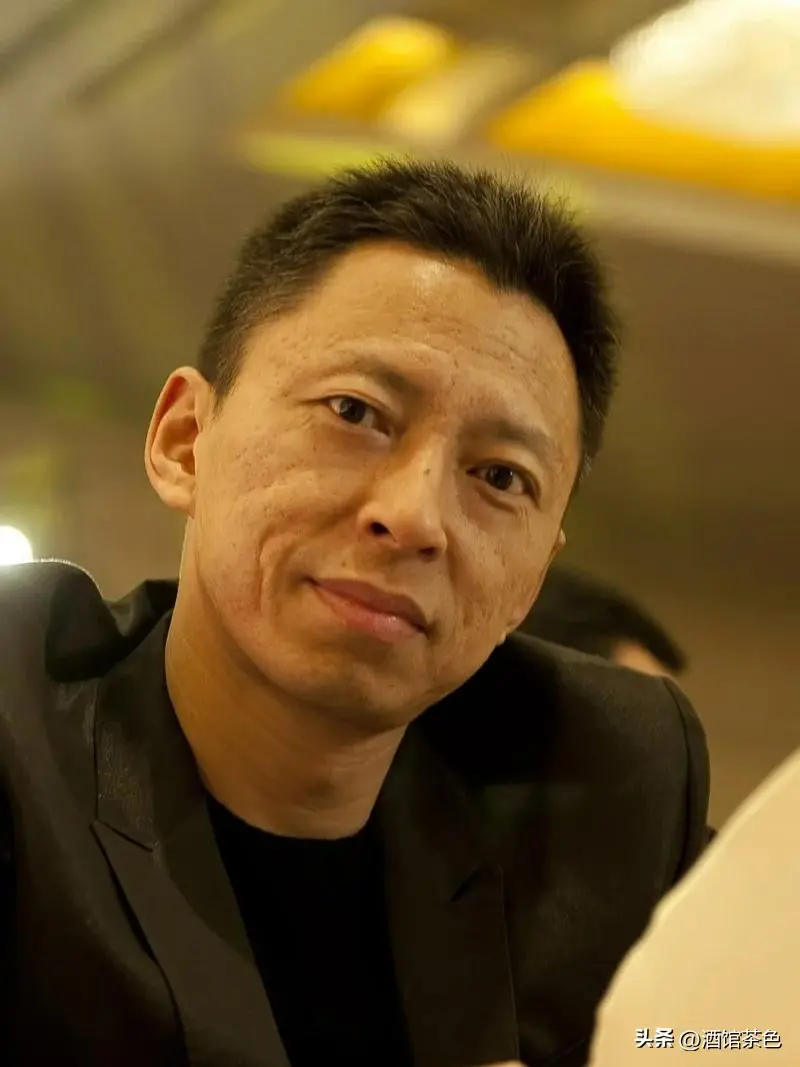 张朝阳身价亿万，62岁却仍未婚，弟弟早已出家，未来家产谁继承？
