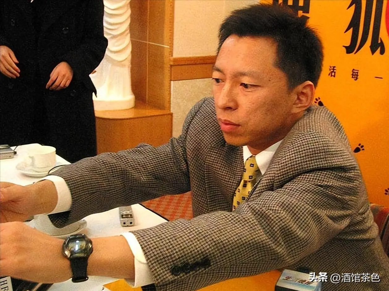 张朝阳身价亿万，62岁却仍未婚，弟弟早已出家，未来家产谁继承？