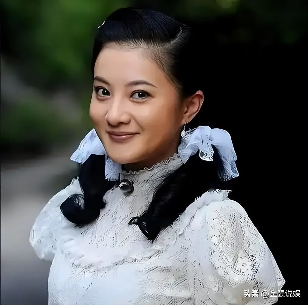 “小婉君”金铭45岁现状：个子太矮事业受挫，住北京豪宅不婚不育