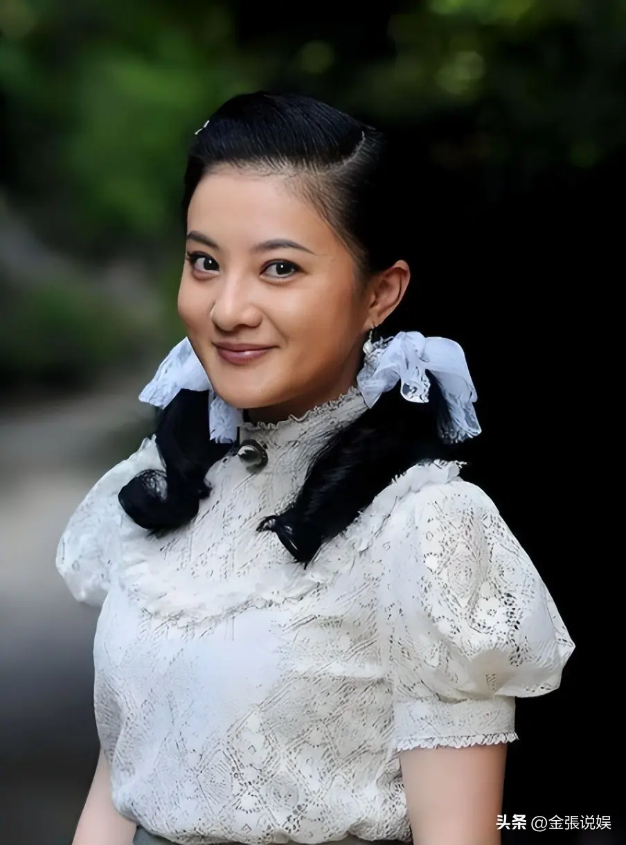 “小婉君”金铭45岁现状：个子太矮事业受挫，住北京豪宅不婚不育