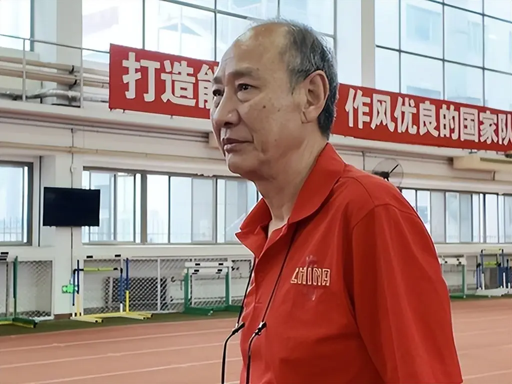 刘翔恩师现状：住上海，两省都发工资，每日2包烟，70岁身体硬朗