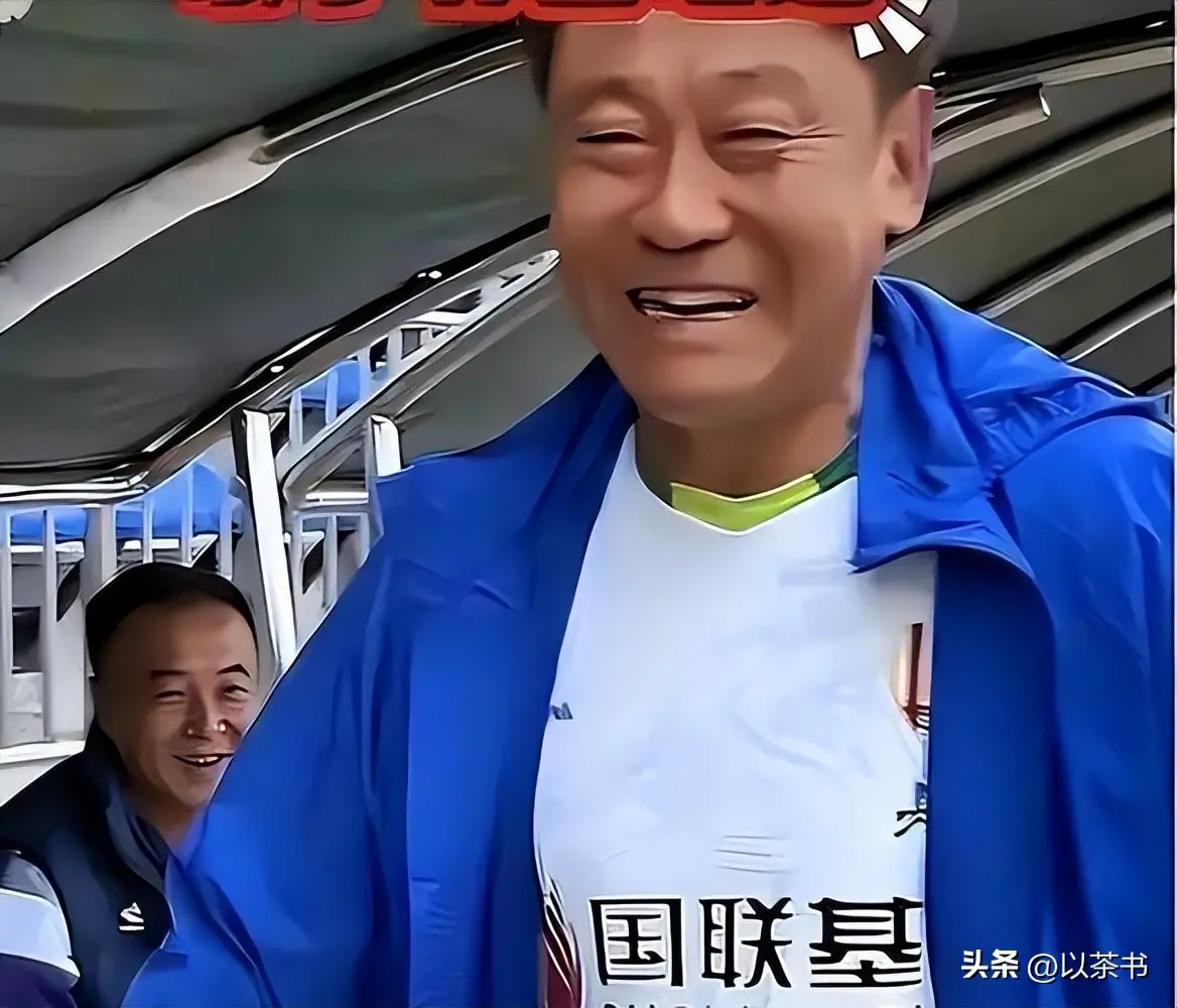 60岁前国足现状：定居加拿大，开足球学校，已财富自由，越老越帅