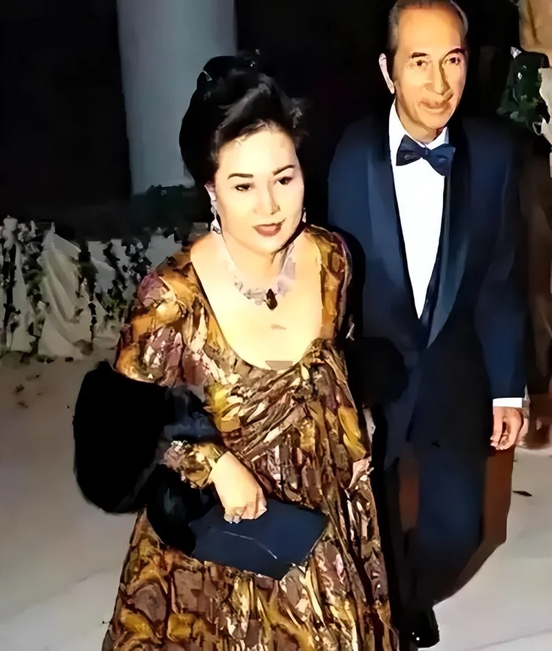 何超琼自曝家族秘闻 怪不得64岁仍未再婚生子