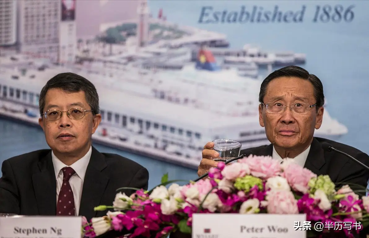他曾是董建华头号劲敌，在政商界大杀四方，却一生都没能当选特首