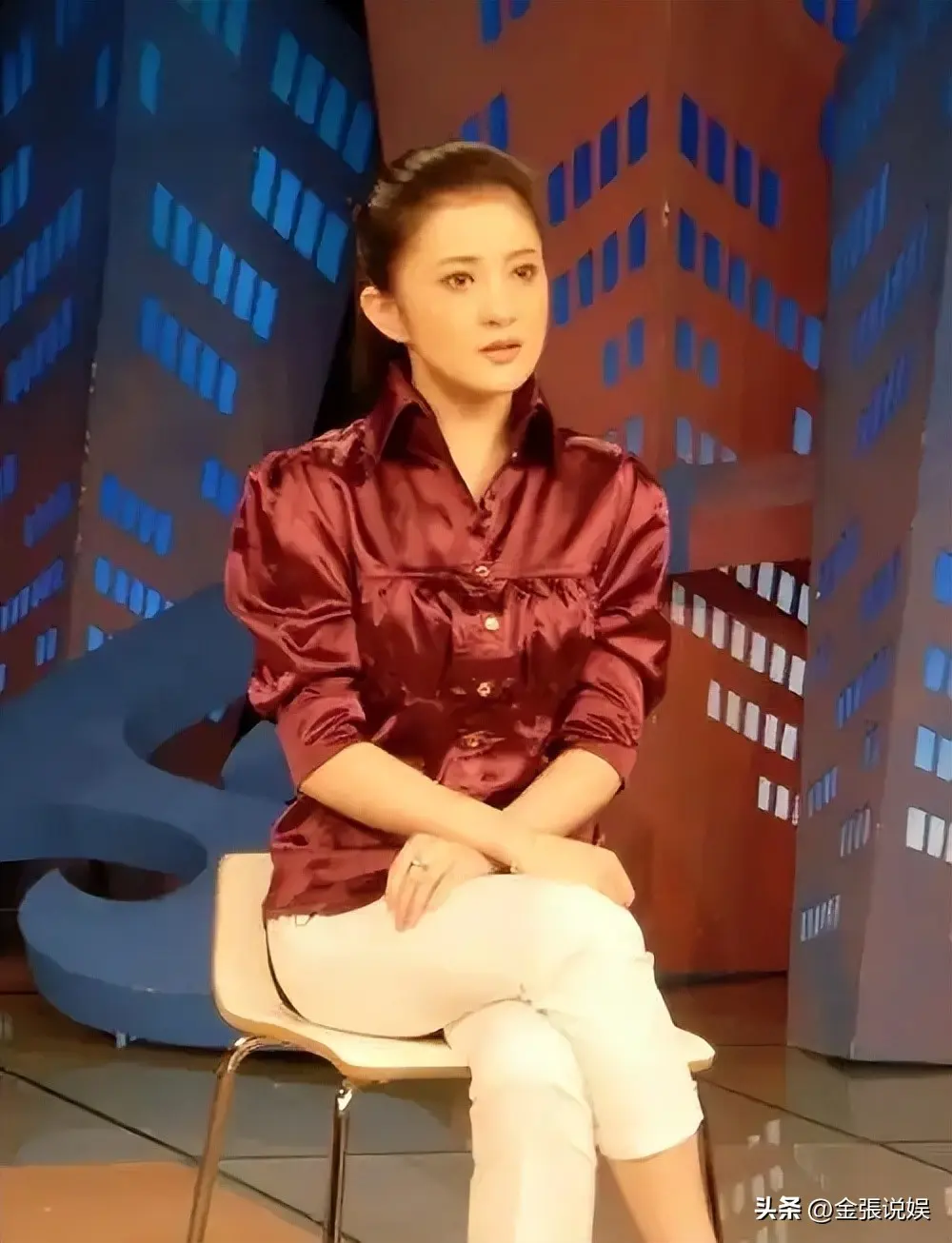 “小婉君”金铭45岁现状：个子太矮事业受挫，住北京豪宅不婚不育