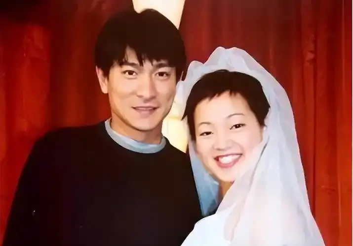 难敌“残酷现实”，65岁刘德华近况曝光，已经老成了普通人的模样
