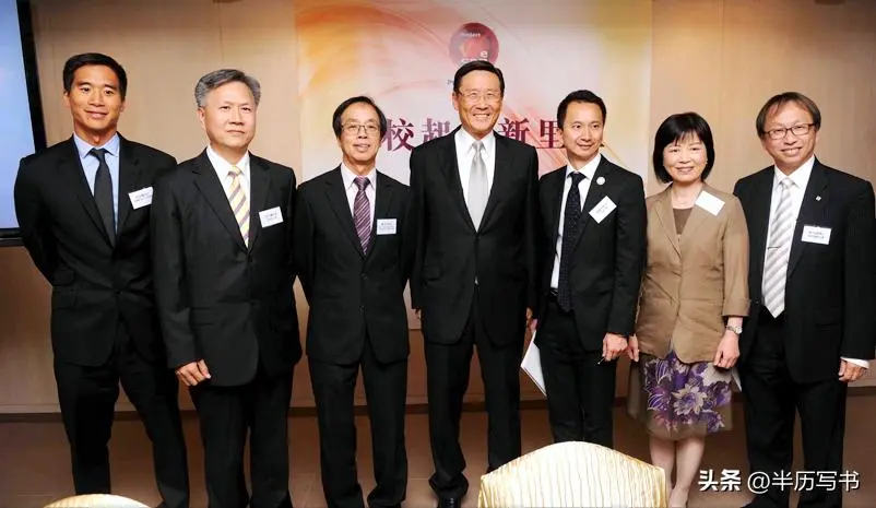 他曾是董建华头号劲敌，在政商界大杀四方，却一生都没能当选特首