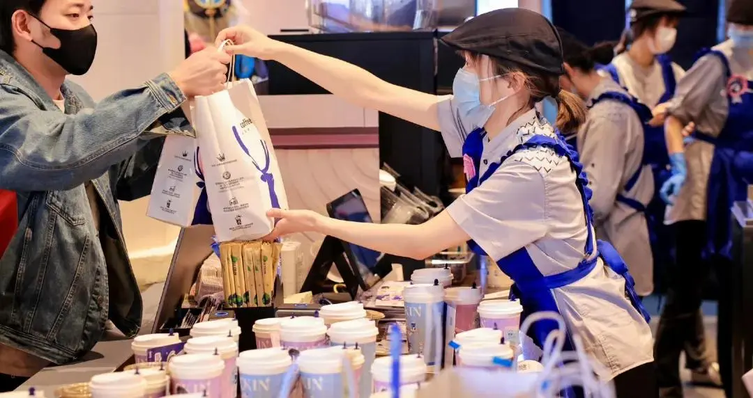 亏损31亿，关店633家，“Tims们”正在集体失速