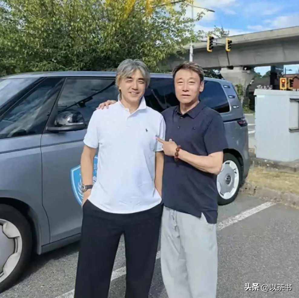 60岁前国足现状：定居加拿大，开足球学校，已财富自由，越老越帅