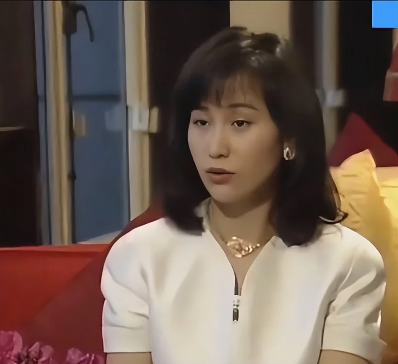 何超琼自曝家族秘闻 怪不得64岁仍未再婚生子