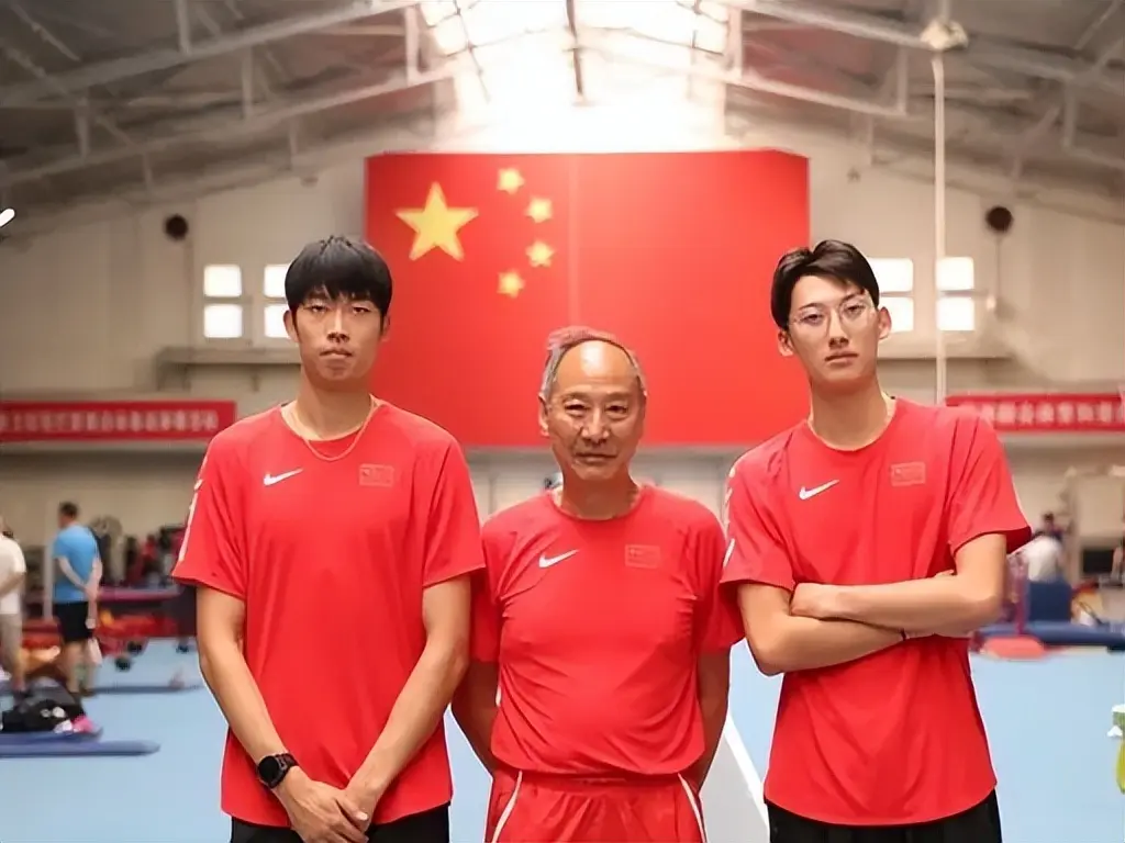 刘翔恩师现状：住上海，两省都发工资，每日2包烟，70岁身体硬朗