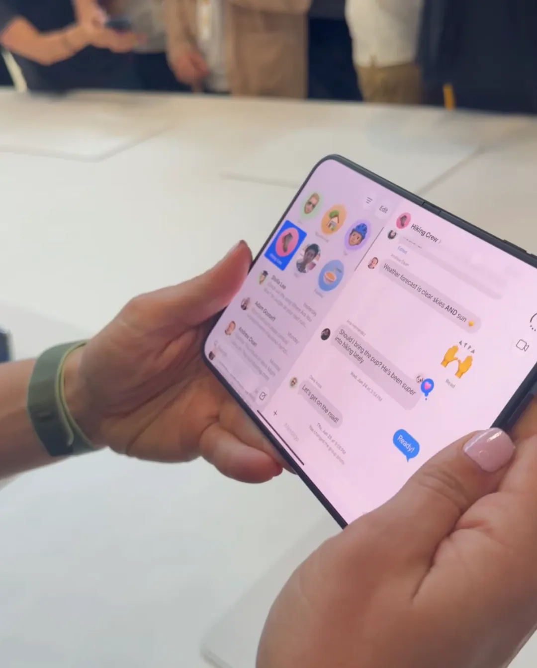 价格惊人! 苹果首款折叠屏iPhone正式发布 顶配版$4799 新机全线大涨价!