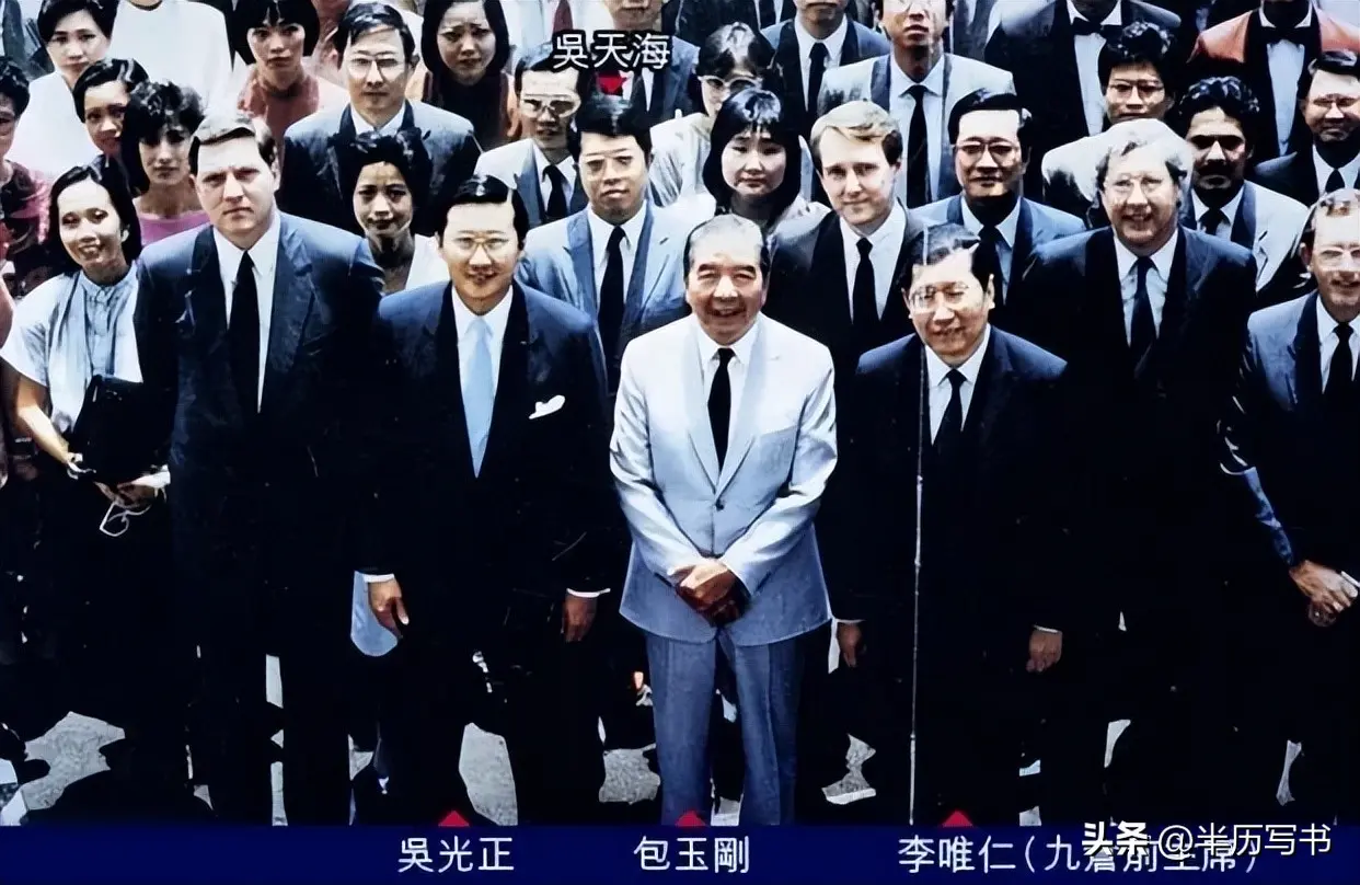 他曾是董建华头号劲敌，在政商界大杀四方，却一生都没能当选特首