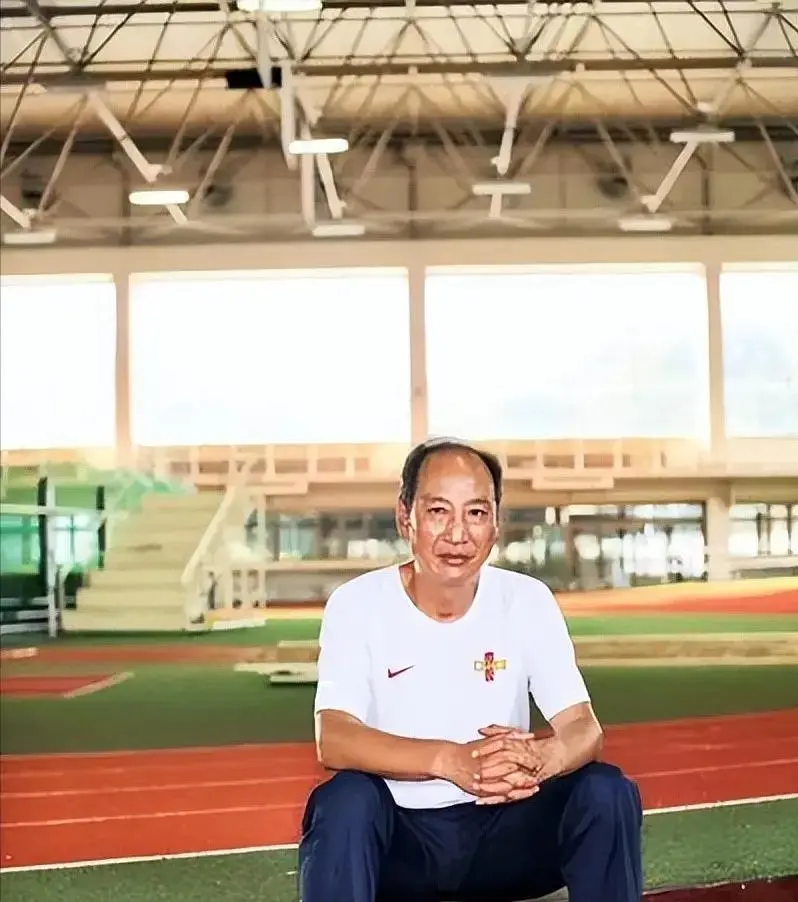 刘翔恩师现状：住上海，两省都发工资，每日2包烟，70岁身体硬朗