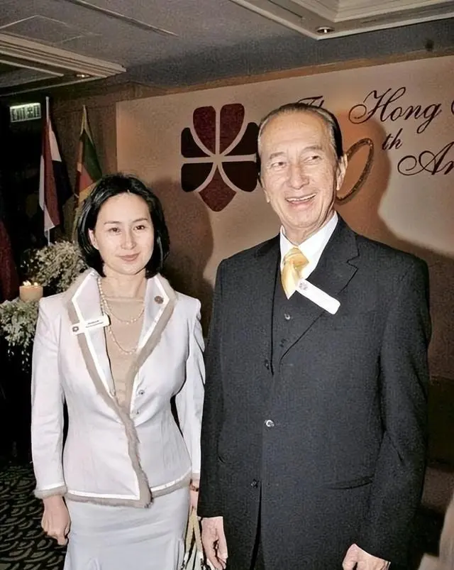 何超琼自曝家族秘闻 怪不得64岁仍未再婚生子