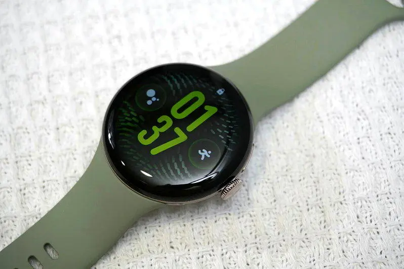 Pixel Watch 5实测亮点 Gemini助理反应更快 健康管理也有AI帮你把关