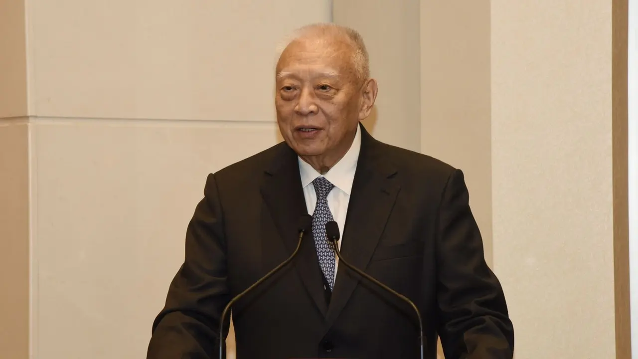 香港四大家族悼念董建华，李嘉诚慰问董太太望节哀，两人交情颇深