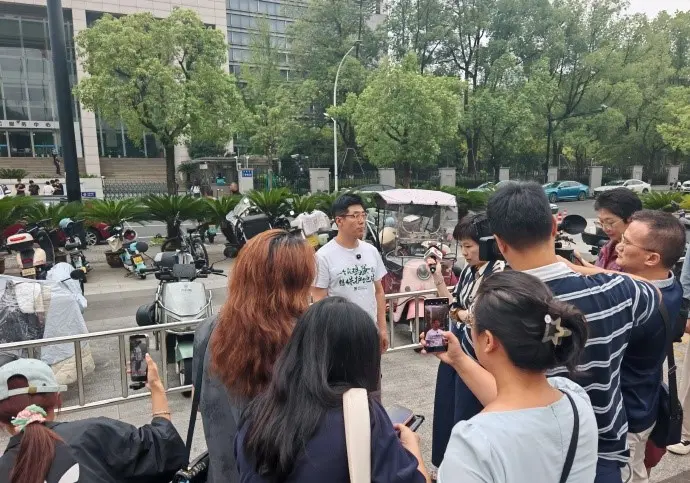 打假网红“铁头”敲诈勒索获刑8年  法庭认定属恶势力组织