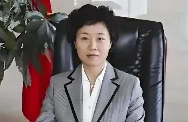 青海女高官：满屋子全是金条 办案人员数到手抖