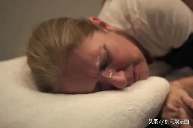 患罕见病4年，58岁席琳·迪翁巴黎开唱，泪洒现场