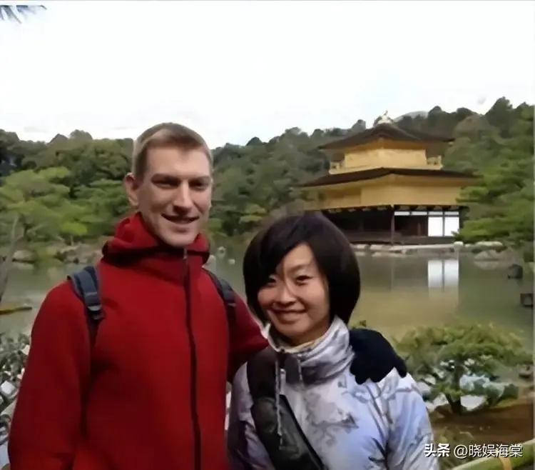 为娶敬一丹女儿，英国小伙舍弃高薪定居北京，跨国婚姻也曾遇危机