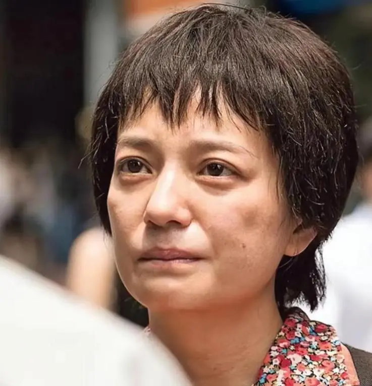 比没钱更糟糕！封杀5年赵薇近况曝光，经济状况被扒，她再难翻身