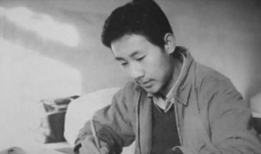 66岁腾格尔晚年生活曝光：定居北京独栋别墅，坚持戒酒十六年，把老来得子儿子宠成宝