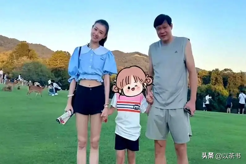 与范志毅离婚后，如今的她嫁英国人生俩儿子，与女儿范斯晶常联系