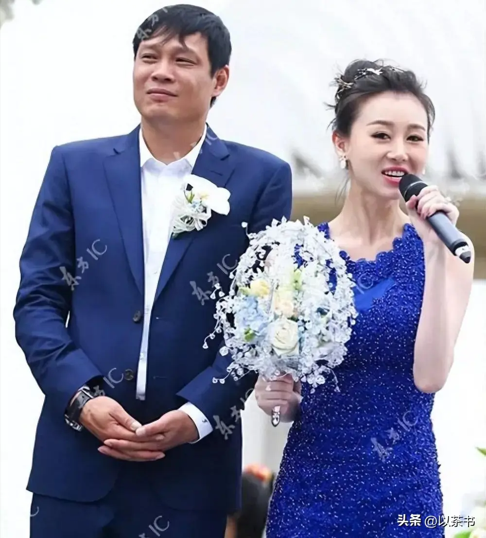 与范志毅离婚后，如今的她嫁英国人生俩儿子，与女儿范斯晶常联系