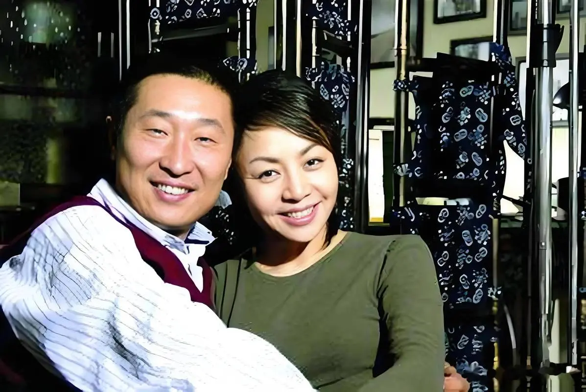 宋丹丹66大寿！亿元豪宅里全是鲜花气球，两个孙子陪着她，很幸福