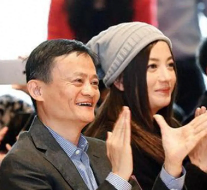 比没钱更糟糕！封杀5年赵薇近况曝光，经济状况被扒，她再难翻身