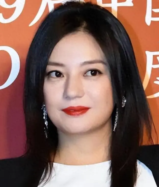比没钱更糟糕！封杀5年赵薇近况曝光，经济状况被扒，她再难翻身