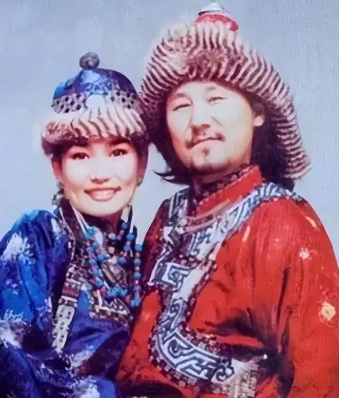 66岁腾格尔晚年生活曝光：定居北京独栋别墅，坚持戒酒十六年，把老来得子儿子宠成宝