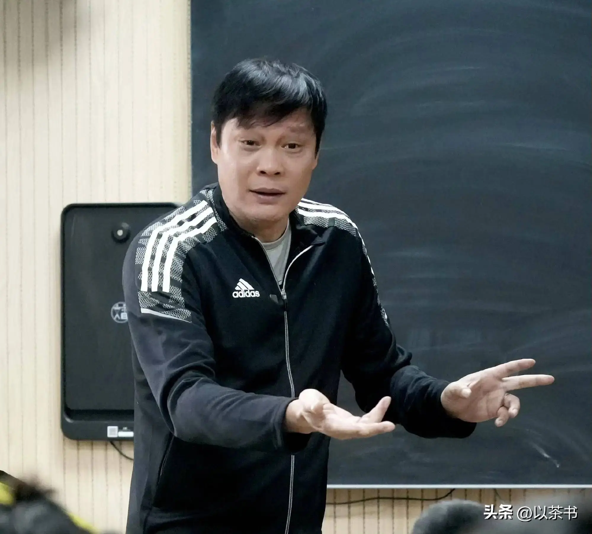 与范志毅离婚后，如今的她嫁英国人生俩儿子，与女儿范斯晶常联系