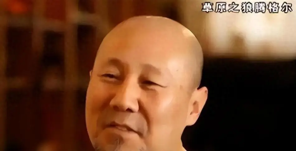 66岁腾格尔晚年生活曝光：定居北京独栋别墅，坚持戒酒十六年，把老来得子儿子宠成宝