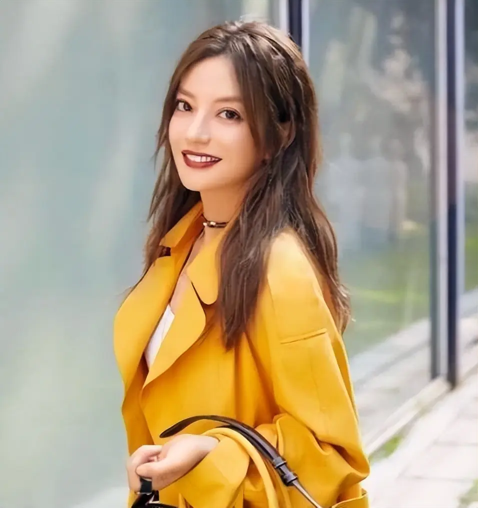 比没钱更糟糕！封杀5年赵薇近况曝光，经济状况被扒，她再难翻身