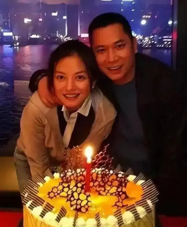 比没钱更糟糕！封杀5年赵薇近况曝光，经济状况被扒，她再难翻身
