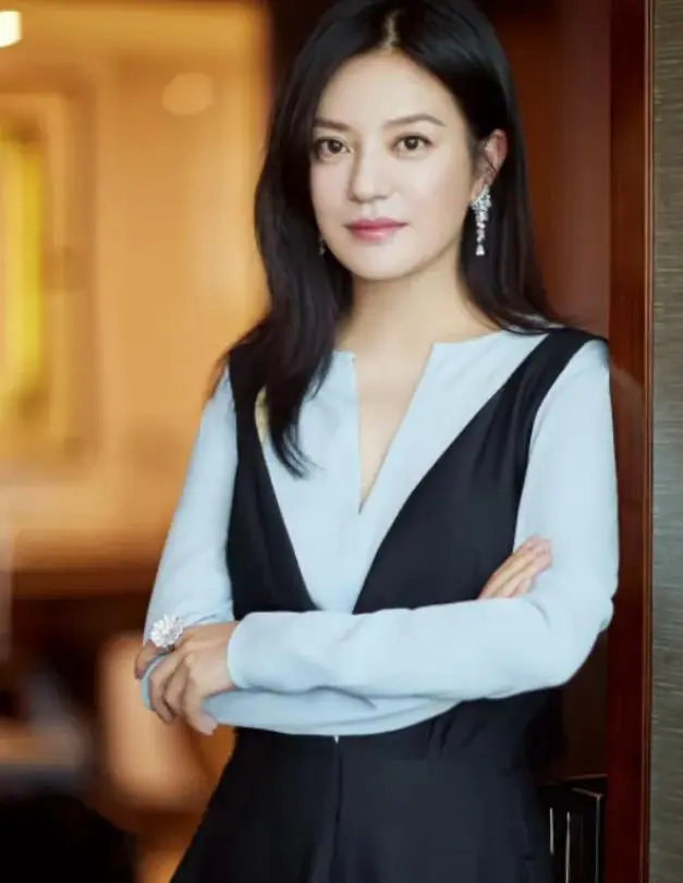 比没钱更糟糕！封杀5年赵薇近况曝光，经济状况被扒，她再难翻身