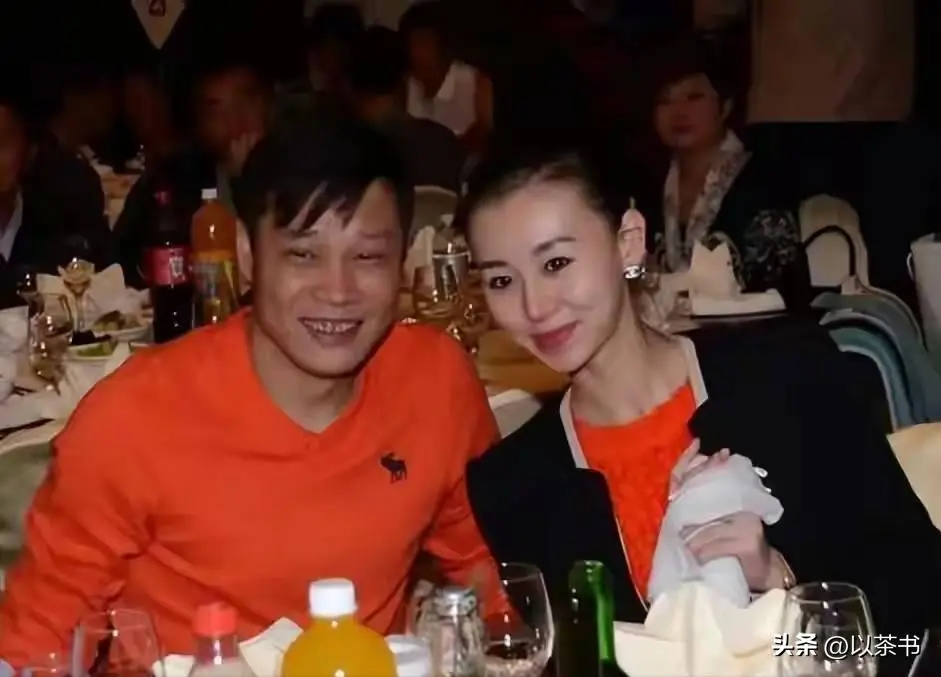 与范志毅离婚后，如今的她嫁英国人生俩儿子，与女儿范斯晶常联系