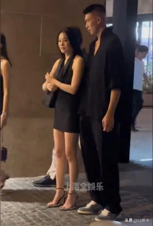 与范志毅离婚后，如今的她嫁英国人生俩儿子，与女儿范斯晶常联系