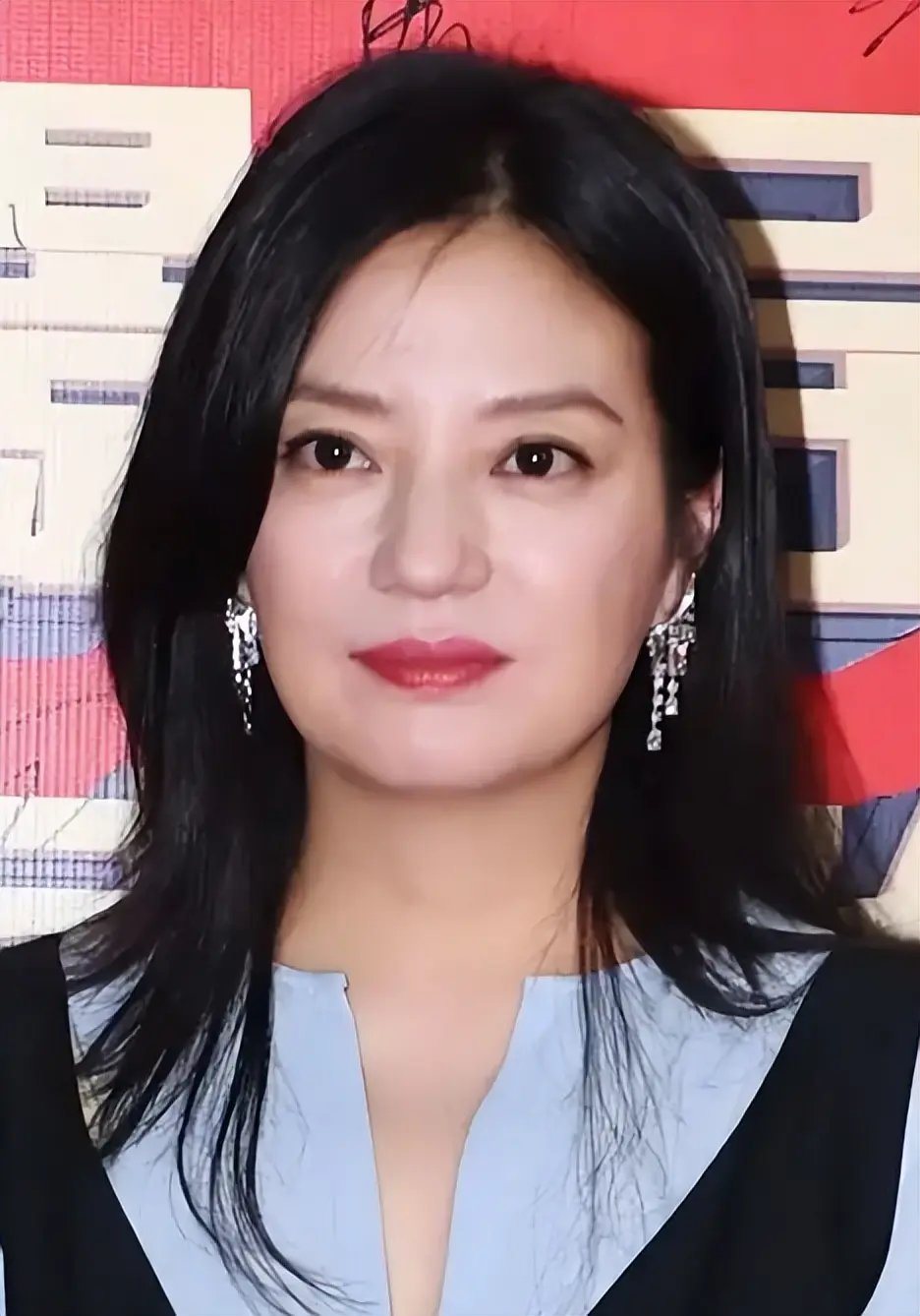 比没钱更糟糕！封杀5年赵薇近况曝光，经济状况被扒，她再难翻身