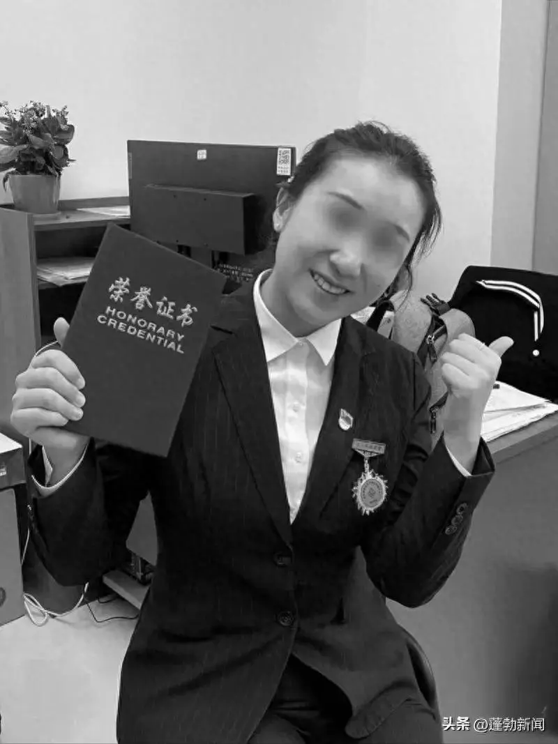 “28岁女律师被32楼抛下的砖头砸中身亡”，抛砖男已被执行死刑；民事诉讼部分宣判：万达、公寓物业、夜市共担责40%，此前家属索赔200余万