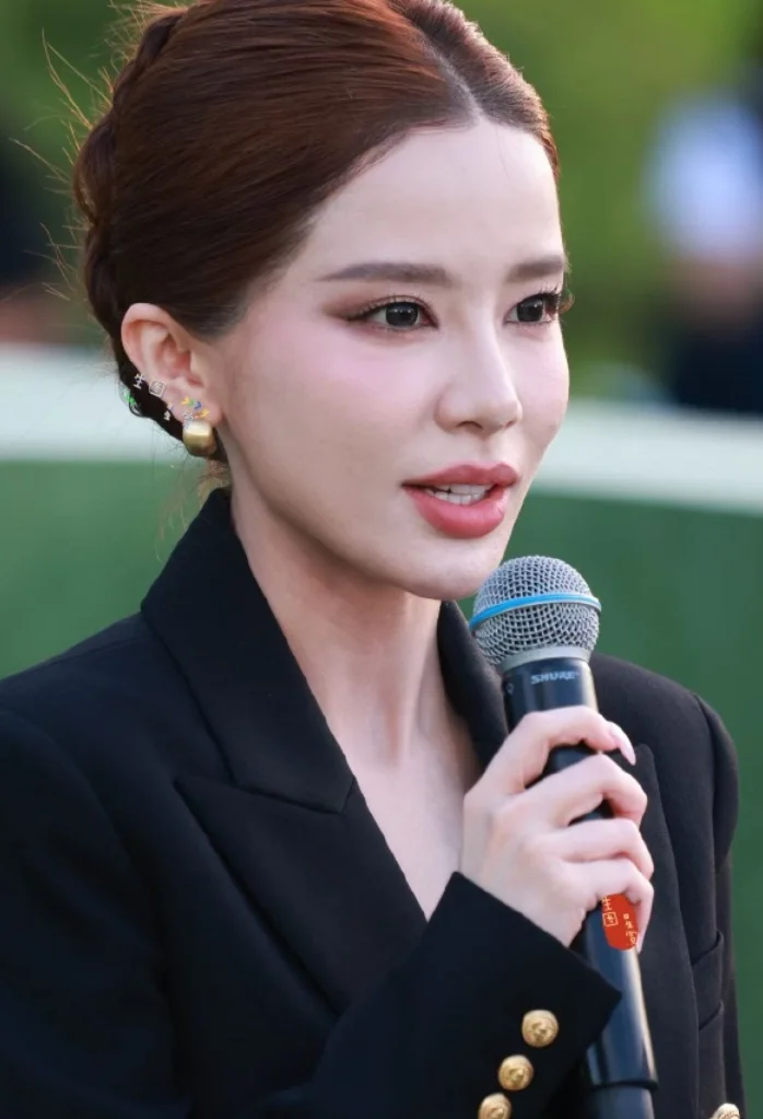 顶流网红消失3个月 留美现状惊呆所有人…
