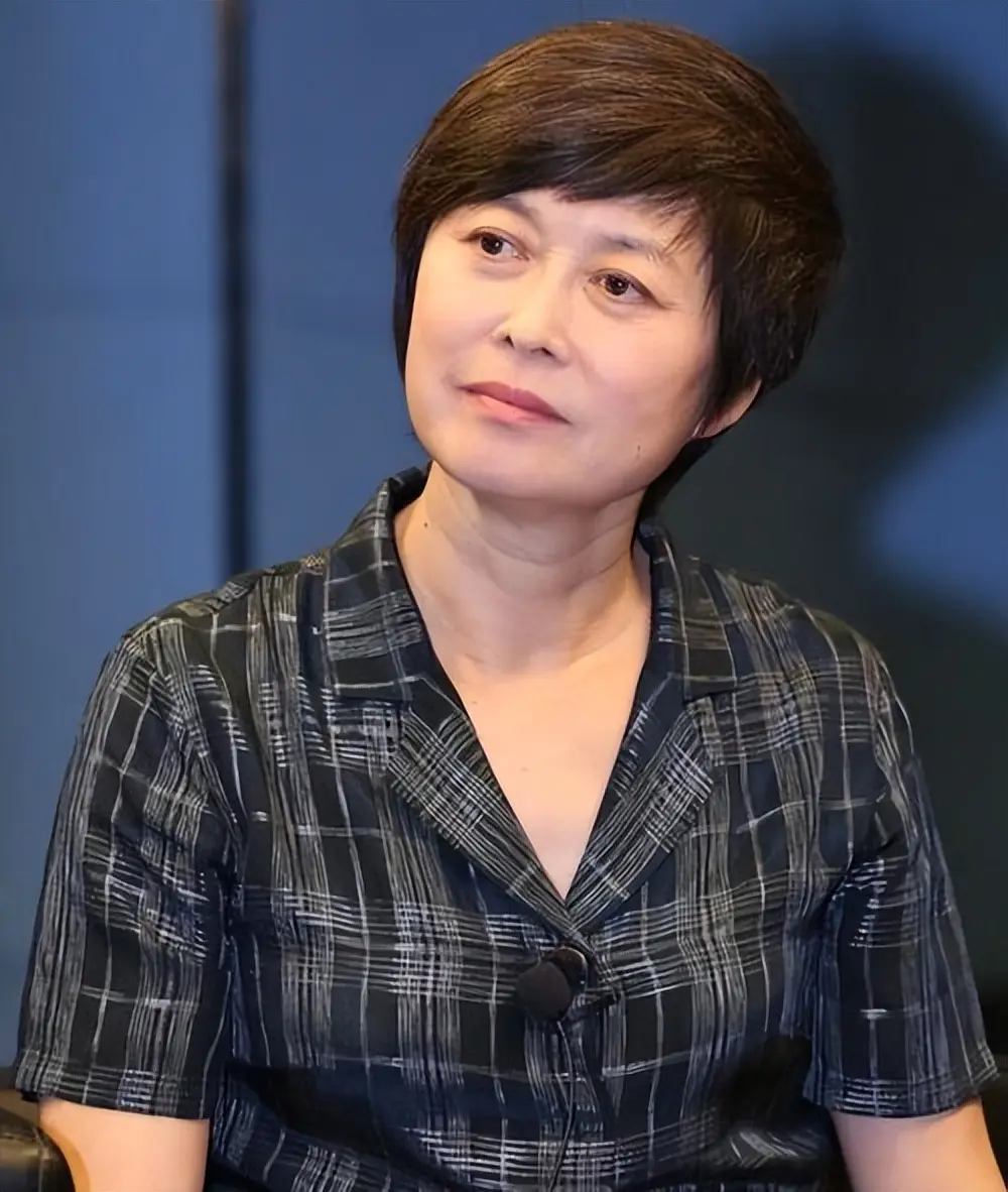 好友曝敬一丹生病过程：挺过18天凶险期，会自主呼吸，差一步能醒