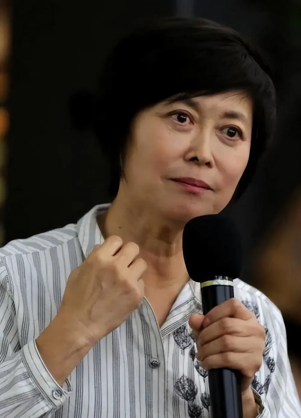 好友曝敬一丹生病过程：挺过18天凶险期，会自主呼吸，差一步能醒